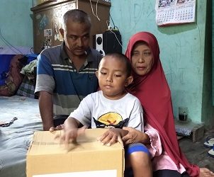 Pasutri Tunanetra yang Berjuang demi Sekolah Anaknya
