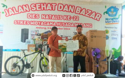 YDSF Malang serah terima dukungan Peduli Korban Erupsi Gunung Lewotobi oleh STIKES Widyagama Husada pada Dies Natalis ke-22.